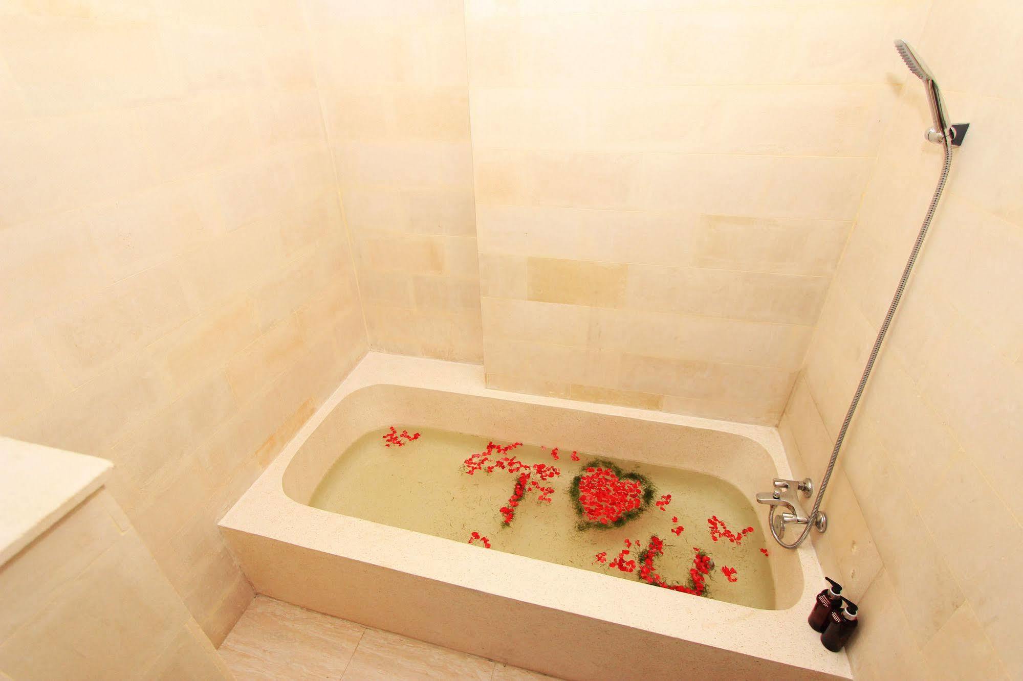 Gatra Ubud Inn מראה חיצוני תמונה
